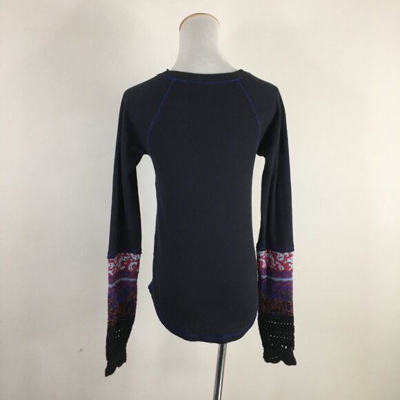FREE PEOPLE Dark Blue Multicolor Knit Sleeve Insert Rounded Hem Textured Shirt - Picture 10 of 12